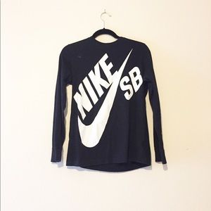 💕 NIKE SB Graphic T shirt Black and White